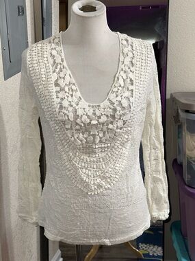 Brixon Ivy White Crochet Lace V-Neck Long Sleeve Top